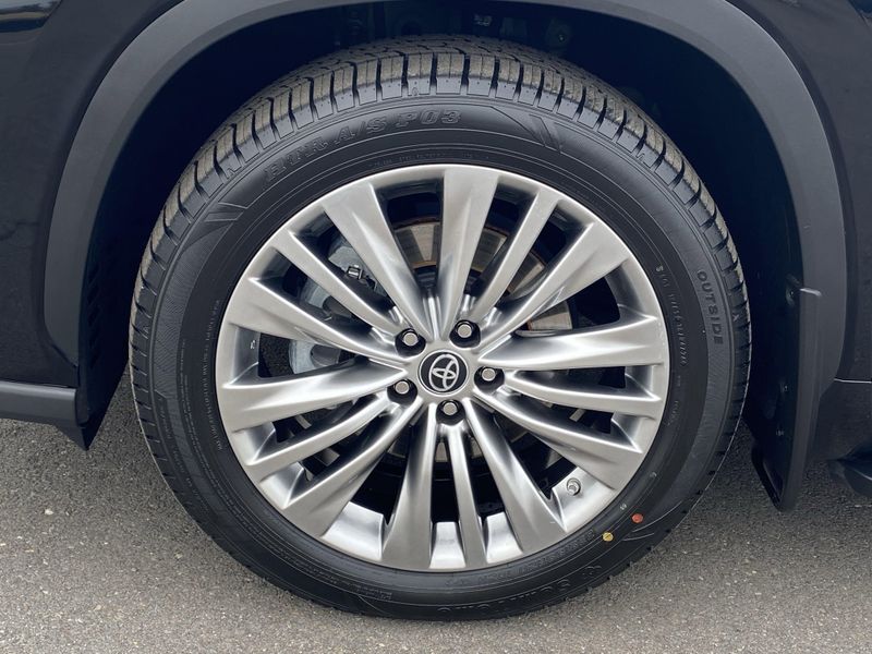 2022 Toyota Highlander PlatinumImage 10