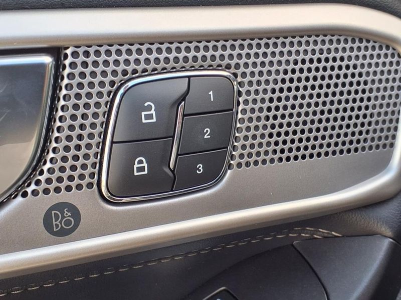 Used 2020 Ford Explorer LimitedImage 21
