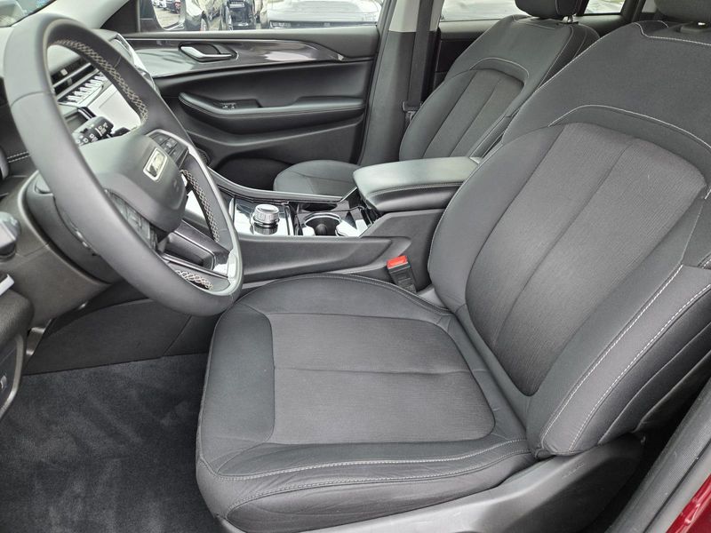Used 2023 Jeep Grand Cherokee Laredo 4x2
