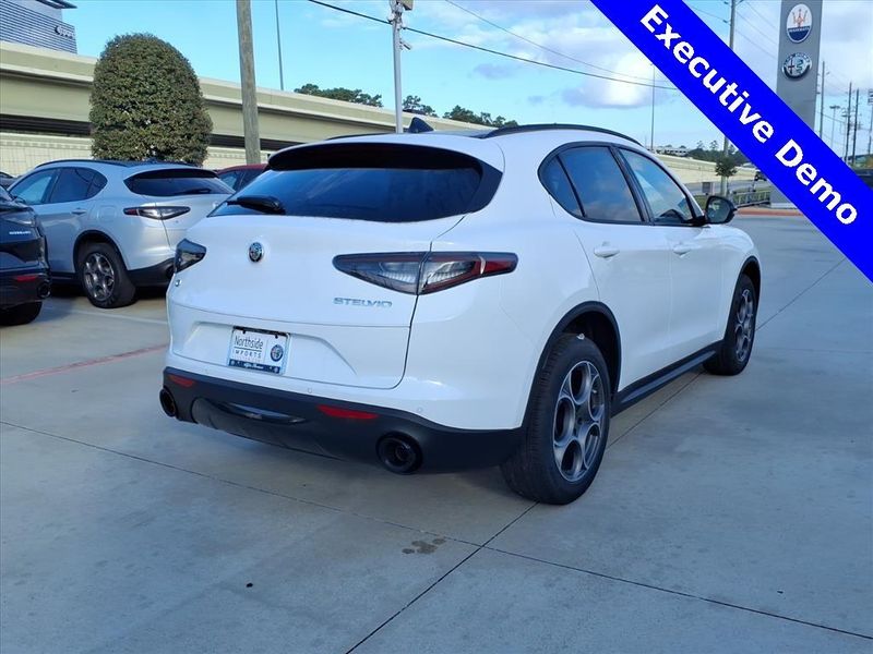 New 2025 Alfa Romeo Stelvio AWDImage 6