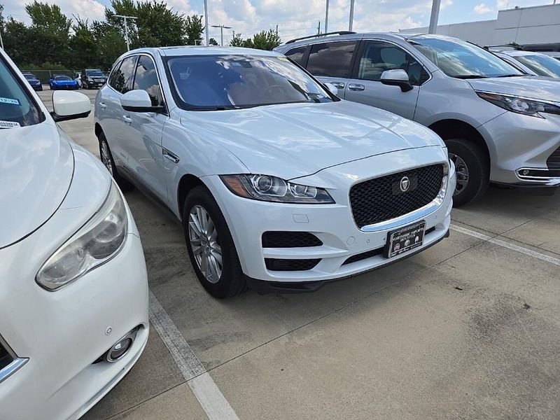 Used 2020 Jaguar F-PACE 25t PrestigeImage 2