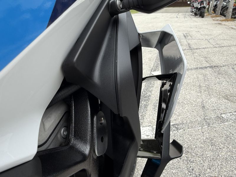 2025 BMW M 1000 XR 