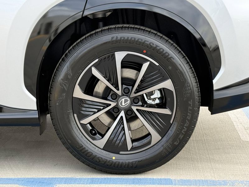 New 2026 Lexus RZ 350eImage 15