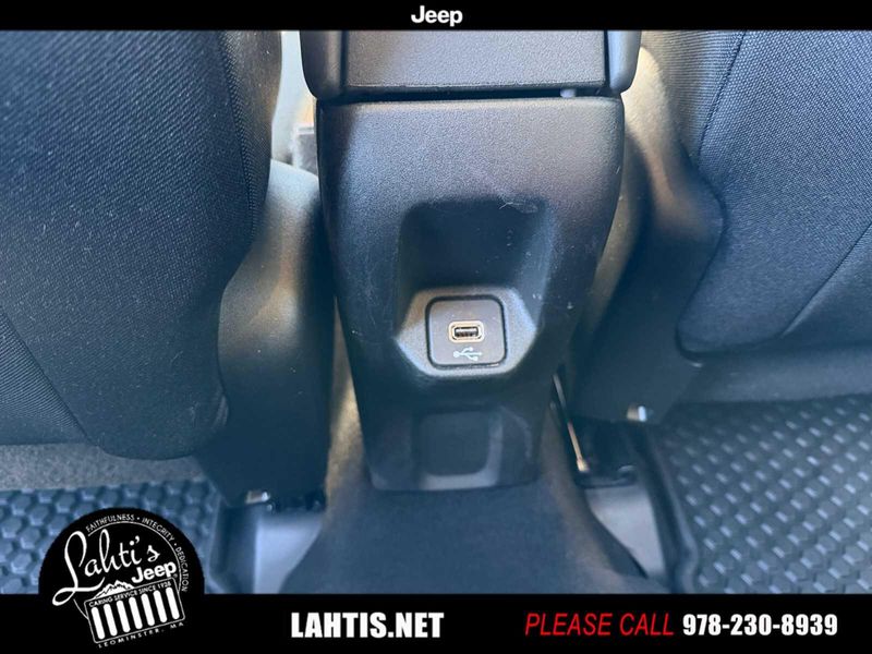 2022 Jeep Renegade Latitude photo 31