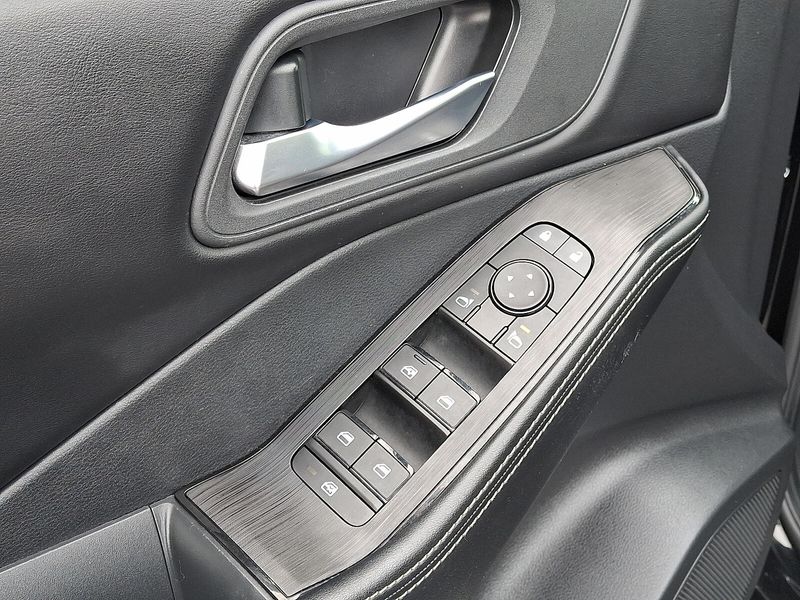 2024 Nissan Rogue SV AWD photo 12