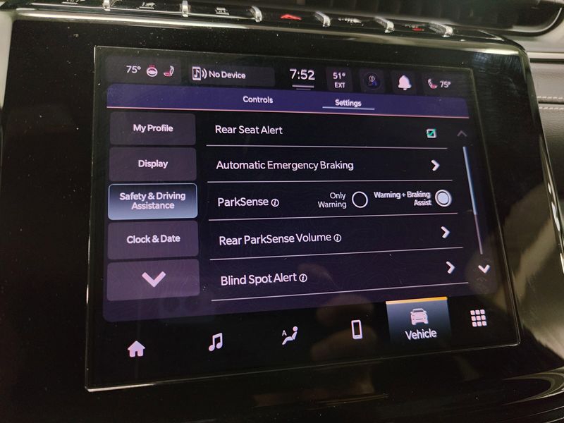 Used 2024 Jeep Grand Cherokee Laredo Luxury Tech V6 4X4Image 16