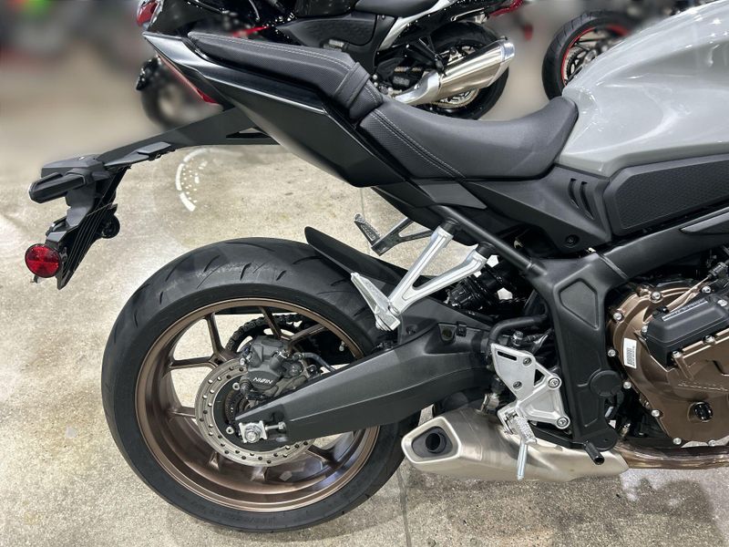 Used 2024 Honda CB650R Image 27
