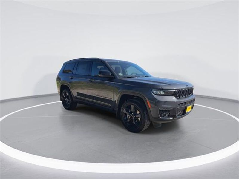 New 2025 Jeep Grand Cherokee L Limited 4x4Image 2
