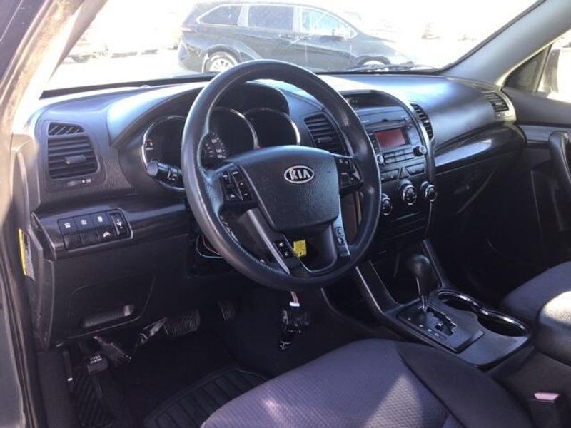 2011 Kia Sorento LXImage 7