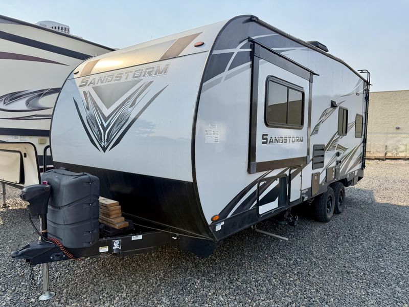 Used 2021 FOREST RIVER SANDSTORM 245GSLC Image 2