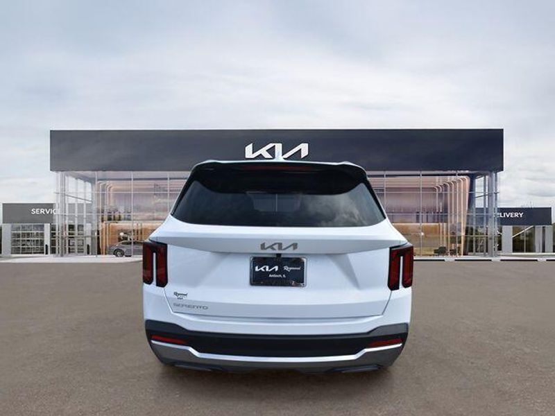 New 2026 Kia Sorento SXImage 5