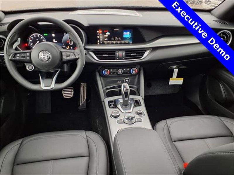 2025 Alfa Romeo Stelvio Image 11