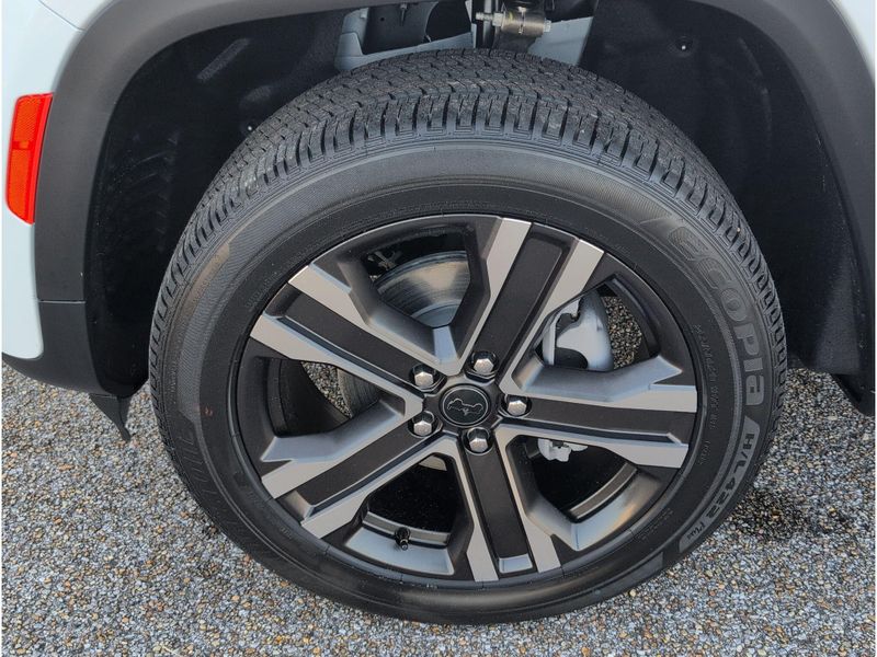 New 2027 Jeep Grand Cherokee LimitedImage 9