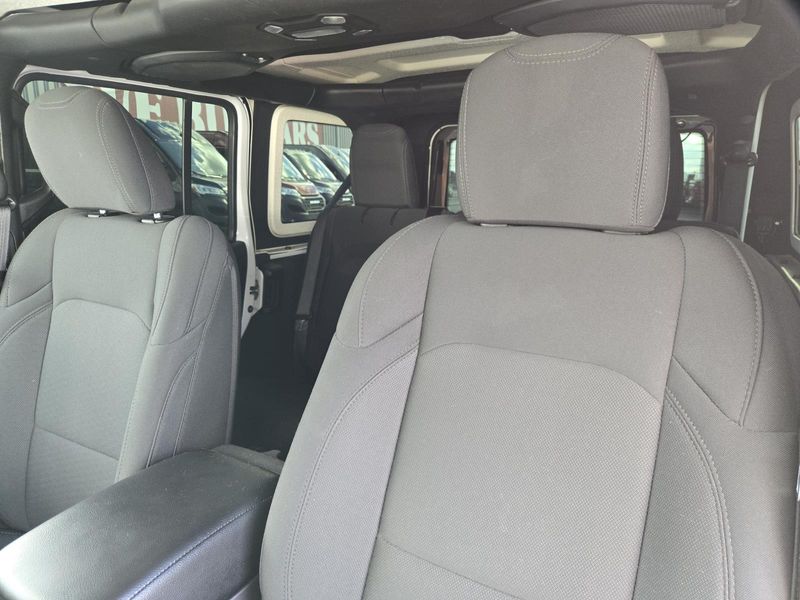 Used 2022 Jeep Wrangler Unlimited Sport Altitude 4x4