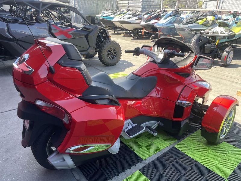 Used 2012 Can-Am RD SPYDER RT-S 991 Image 12