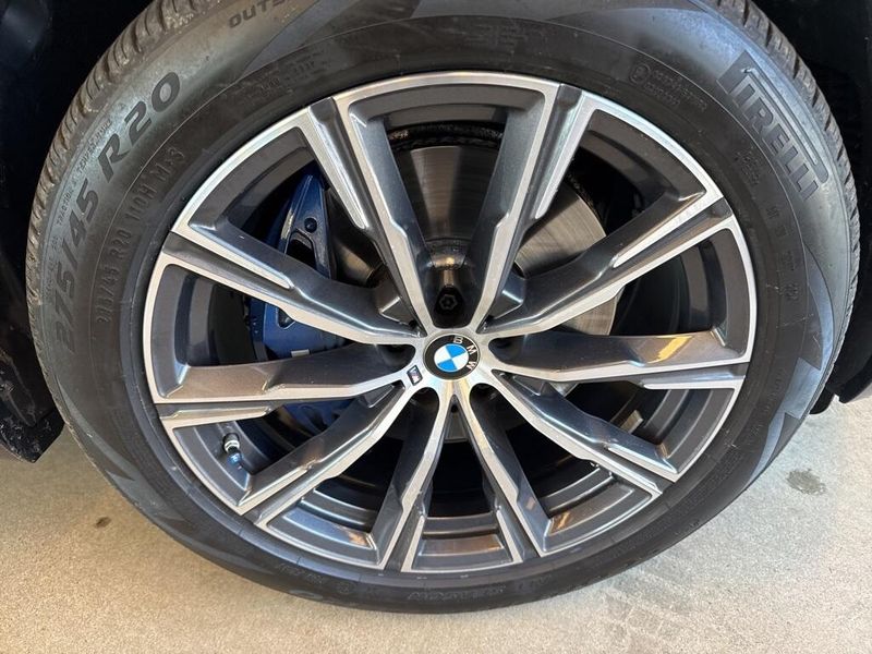 2025 BMW X5 xDrive40i M PACKAGE