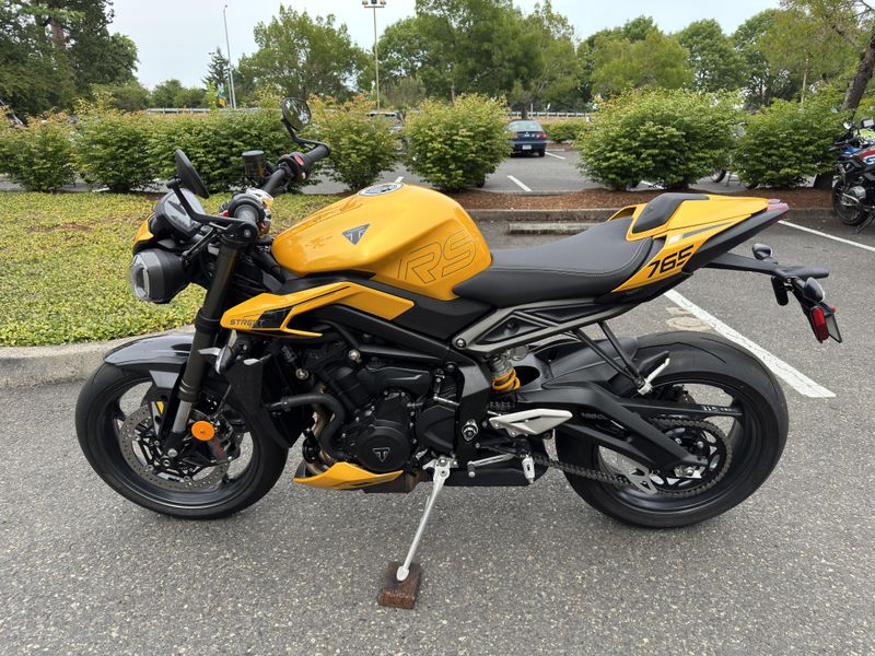 2025 Triumph Street Triple 765 RS - COSMIC YELLOW 