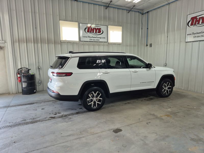 New 2025 Jeep Grand Cherokee L Limited 4x4Image 4