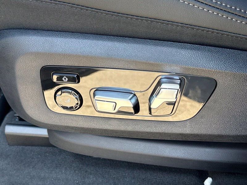 New 2027 BMW X7 xDrive40iImage 18