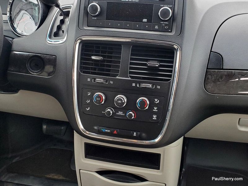 Used 2015 Dodge Grand Caravan SE