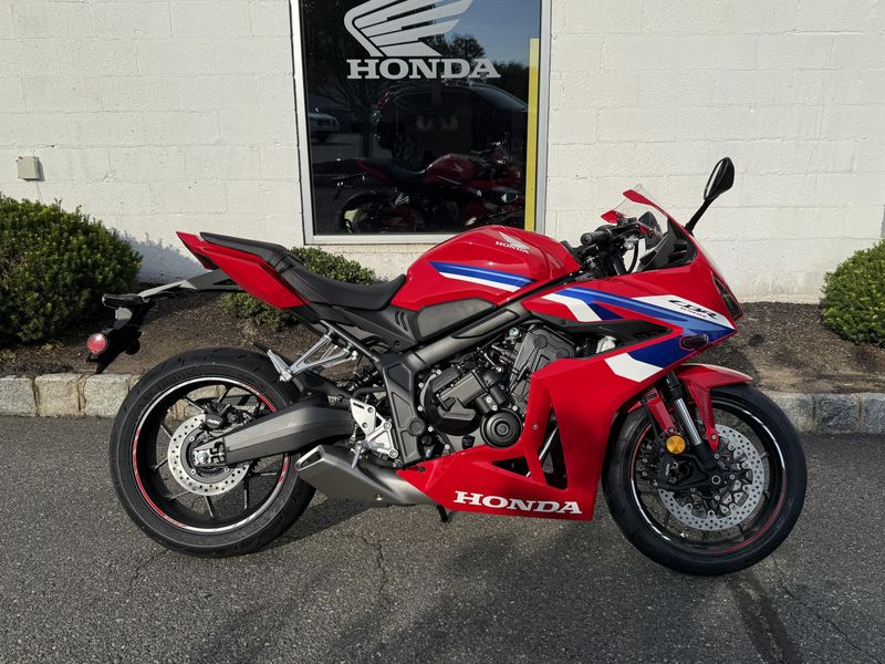 2025 Honda CBR650R EClutchImage 1