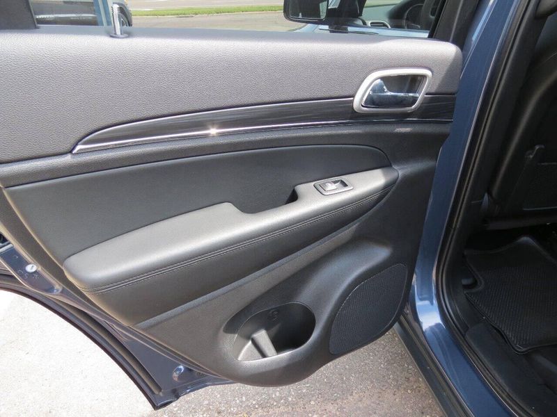 Used 2020 Jeep Grand Cherokee Limited 4x4 4dr SUVImage 31