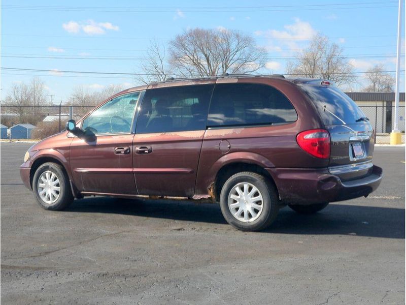 2003 Chrysler Town & Country LXImage 11