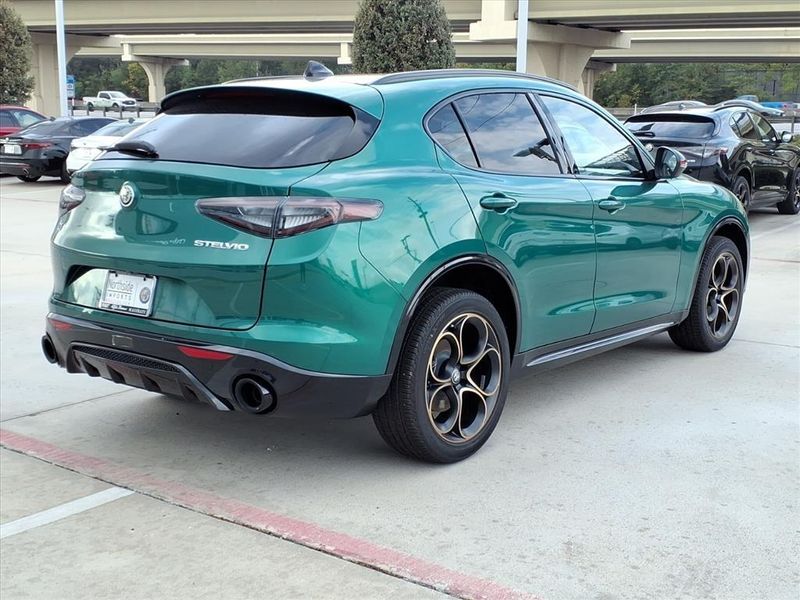 New 2025 Alfa Romeo Stelvio IntensaImage 8