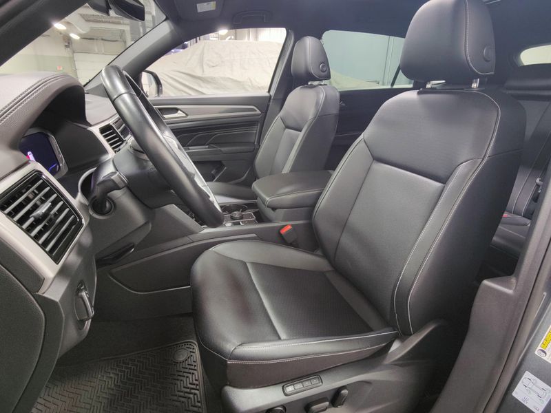 Used 2020 Volkswagen Atlas Cross Sport SEL AWD w/Sunroof/NavImage 15