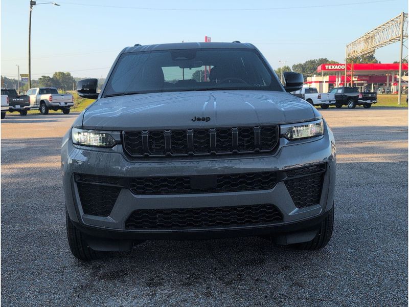 New 2027 Jeep Grand Cherokee Laredo AltitudeImage 8
