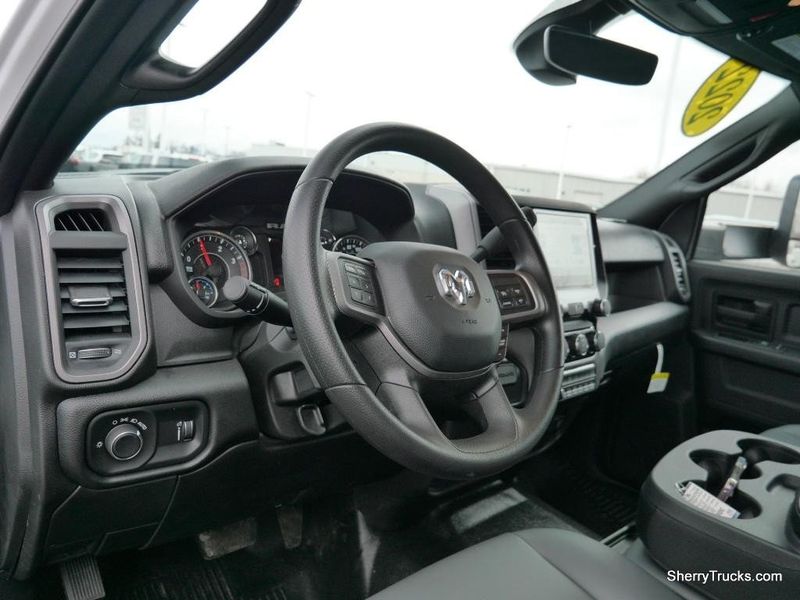 2022 RAM 5500 Tradesman Chassis Crew Cab 4x4 84