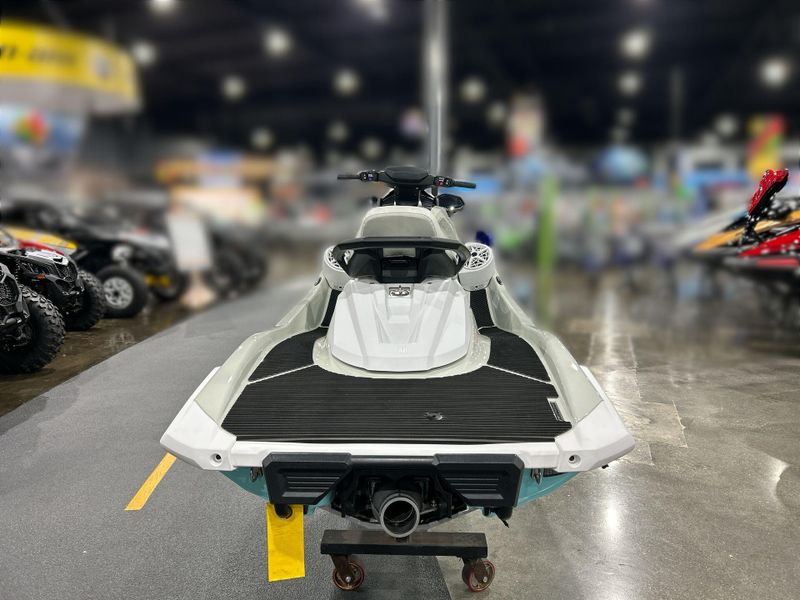 2025 Yamaha VX CRUISER HO W/AUDIO  in a PEARL/MINT exterior color. Del Amo Motorsports of Redondo Beach (424) 390-7811 delamomotorsports.com 