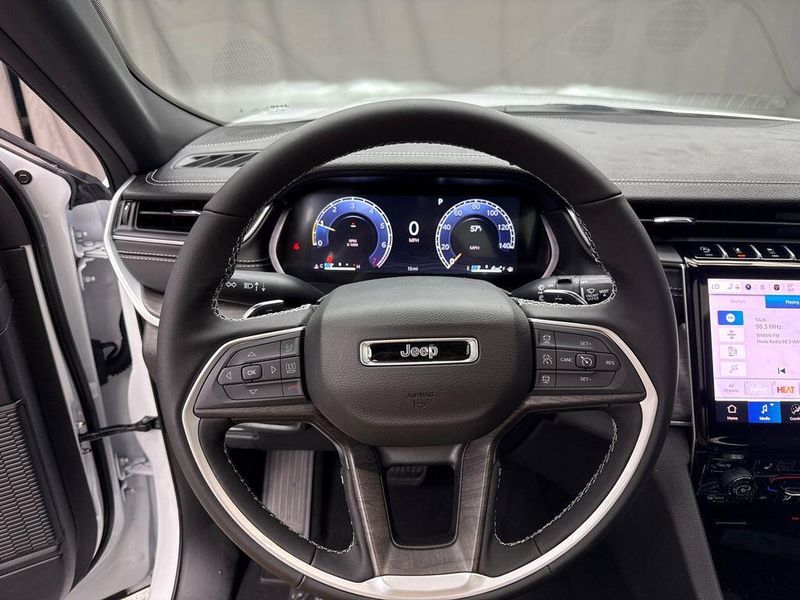 New 2025 Jeep Grand Cherokee L Limited 4x4Image 10