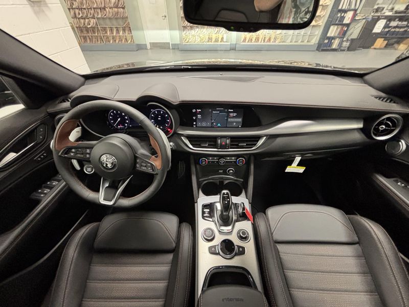 New 2025 Alfa Romeo Stelvio Intensa AwdImage 15