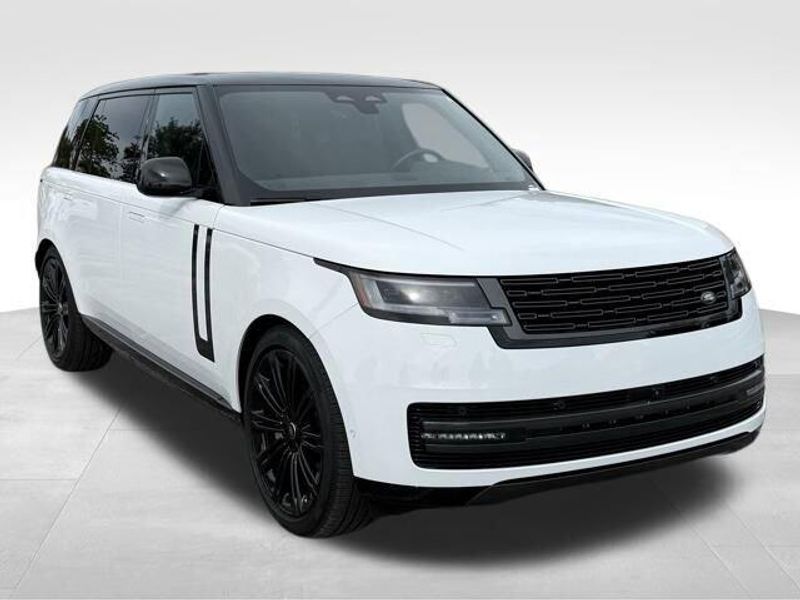 Used 2025 Land Rover Range Rover SE