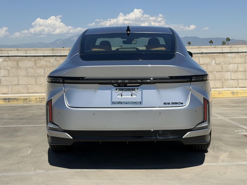 New 2026 Lexus ES 350e PremiumImage 10