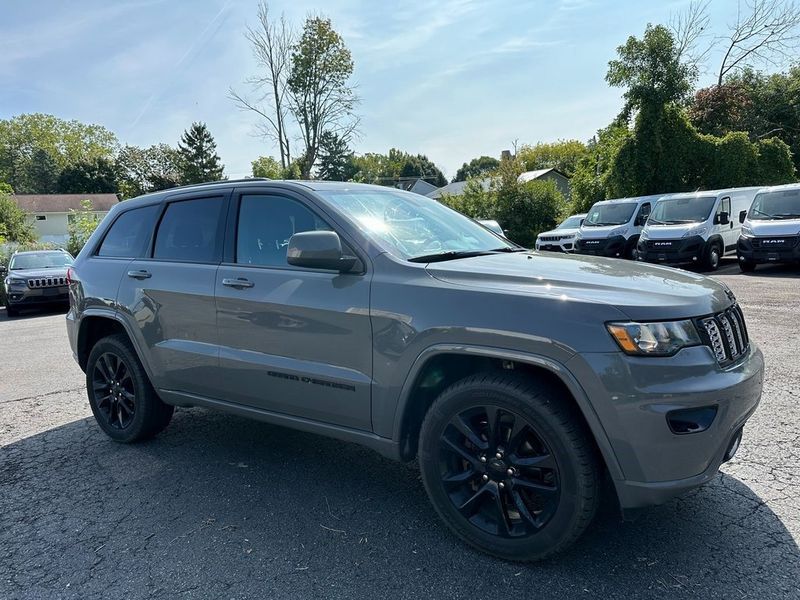 2020 Jeep Grand Cherokee AltitudeImage 1