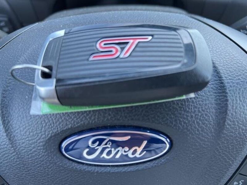 2020 Ford Edge STImage 50