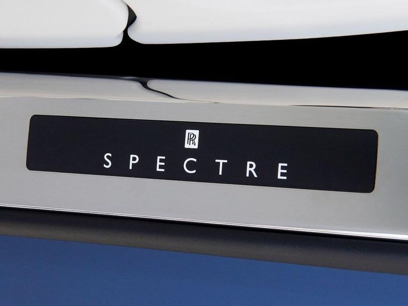 2024 Rolls-Royce Spectre Image 24