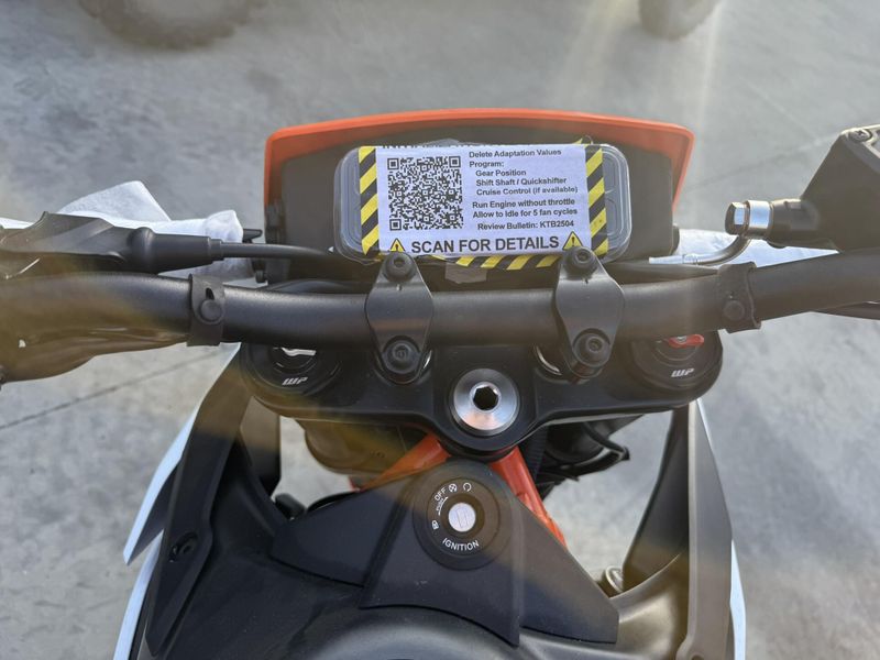 New 2025 KTM 390 SMC R Image 3
