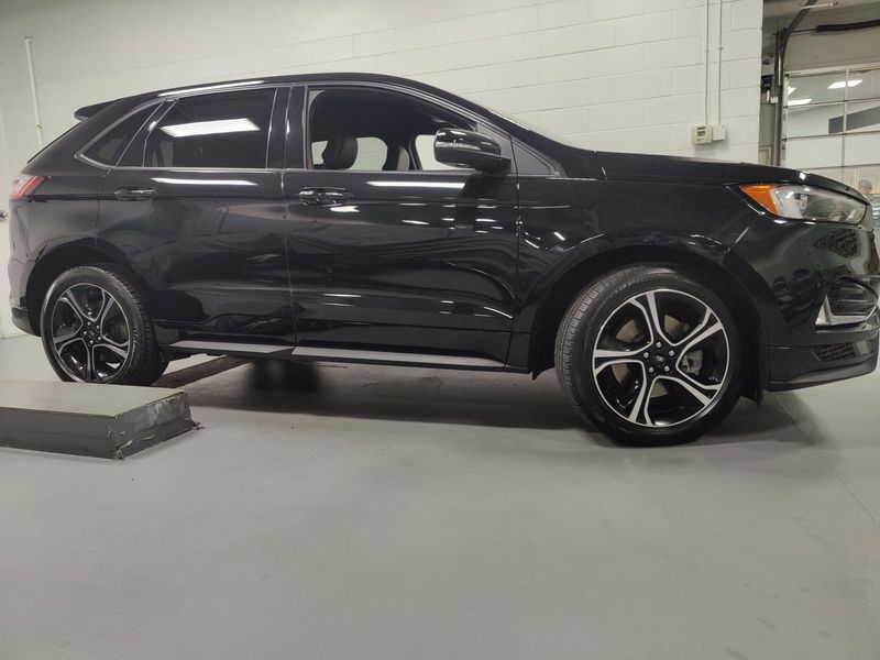 2019 Ford Edge ST AWDImage 3