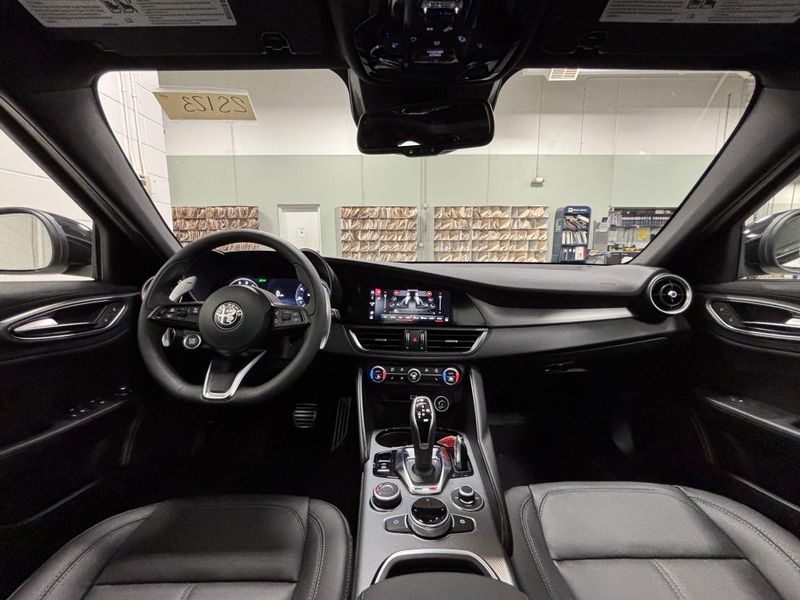 New 2025 Alfa Romeo Giulia AwdImage 10