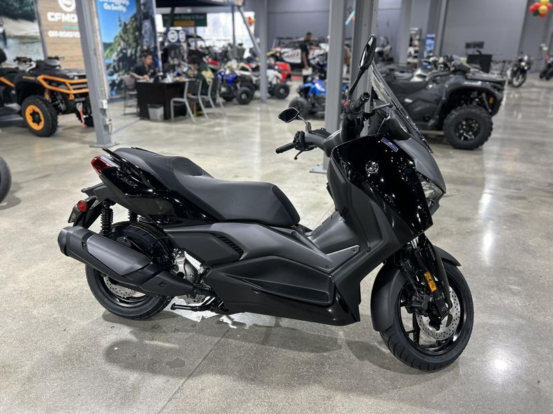 2025 Yamaha Xmax Image 2