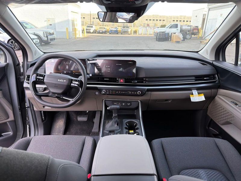 New 2027 Kia Carnival LXImage 15