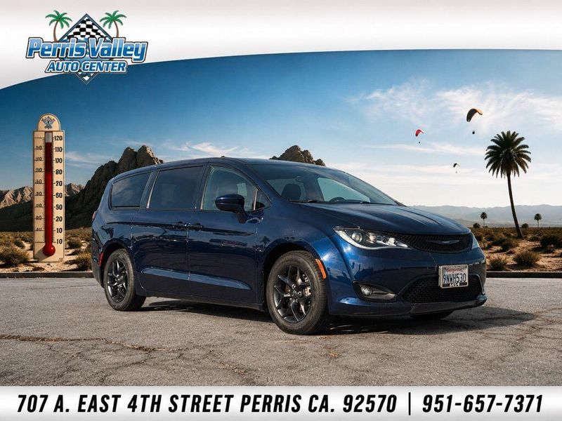 Used 2019 Chrysler Pacifica Touring PlusImage 2