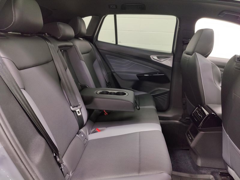 2024 Volkswagen ID.4 S w/Glass RoofImage 18