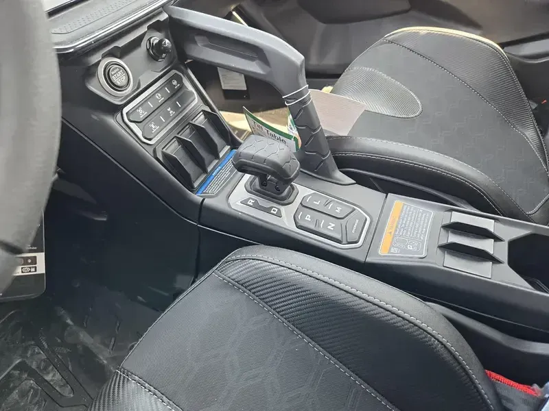 2025 Can-Am MAVERICK R MAX X 999T DCT TRIPLE BLACK Image 16