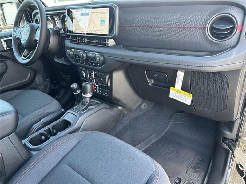 New 2025 Jeep Wrangler 4-door RubiconImage 13