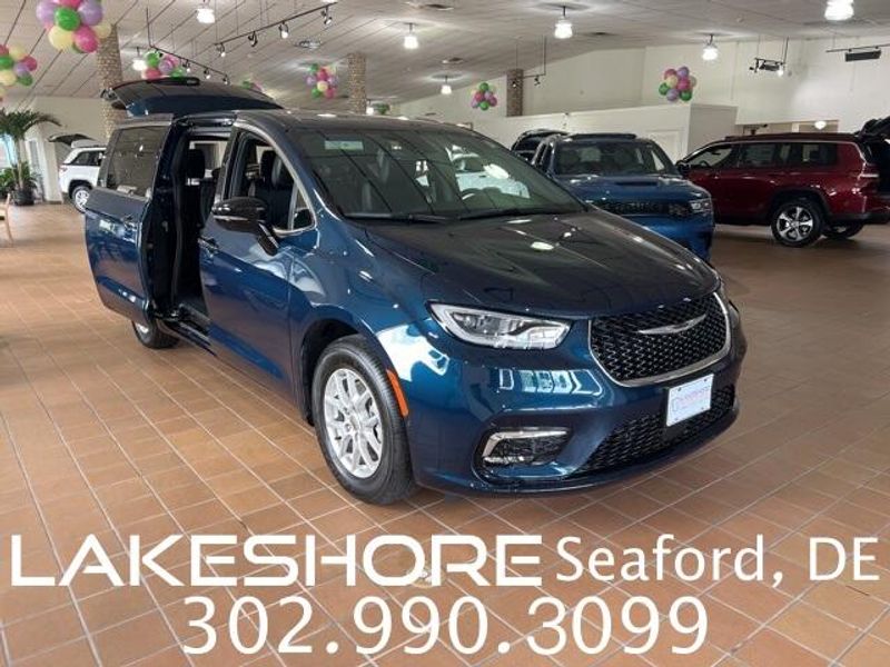 2025 Chrysler Pacifica SelectImage 1