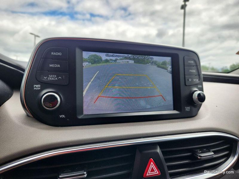 Used 2019 Hyundai Santa Fe SELImage 2